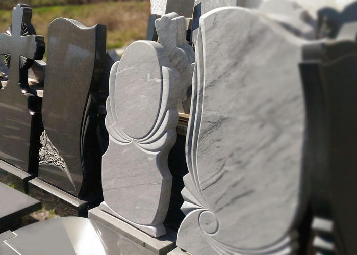 Как выбрать памятник на могилу